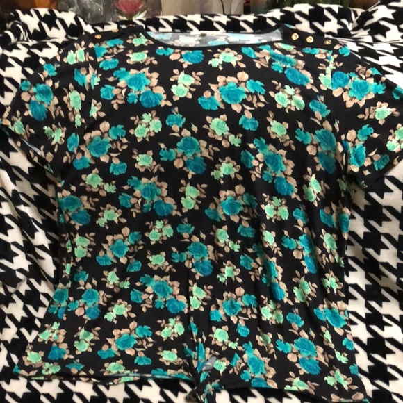 Faith and Joy Ladies Floral Top - Picture 9 of 10